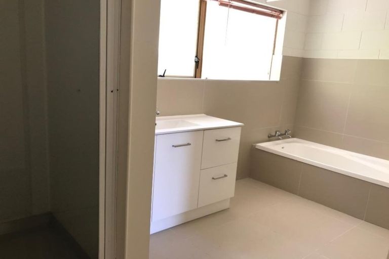 Photo of property in 25a Ravenwood Drive, Forrest Hill, Auckland, 0620