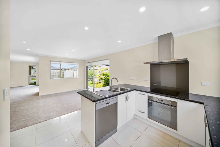 Photo of property in 22 Lamborn Drive, Papakura, 2110