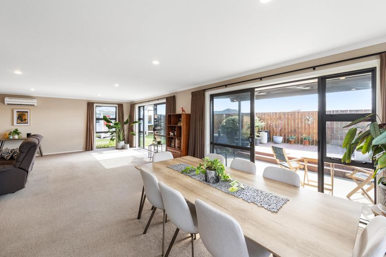 Photo of property in 7 Medallion Court, Kelvin Grove, Palmerston North, 4414