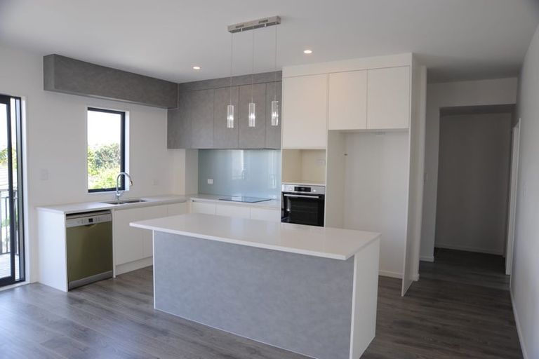 Photo of property in 7/11 Oteha Valley Road, Northcross, Auckland, 0632