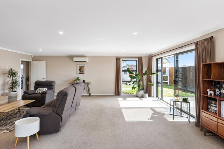 Photo of property in 7 Medallion Court, Kelvin Grove, Palmerston North, 4414