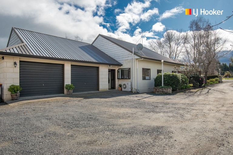 Photo of property in 219 Outram-mosgiel Road, Mosgiel, Outram, 9073