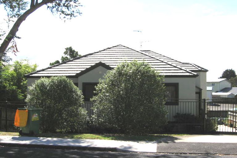 Photo of property in 43a Cliff View Drive, Green Bay, Auckland, 0604