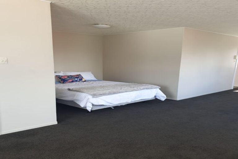 Photo of property in Churchill Flats, 213 The Terrace, Wellington Central, Wellington, 6011