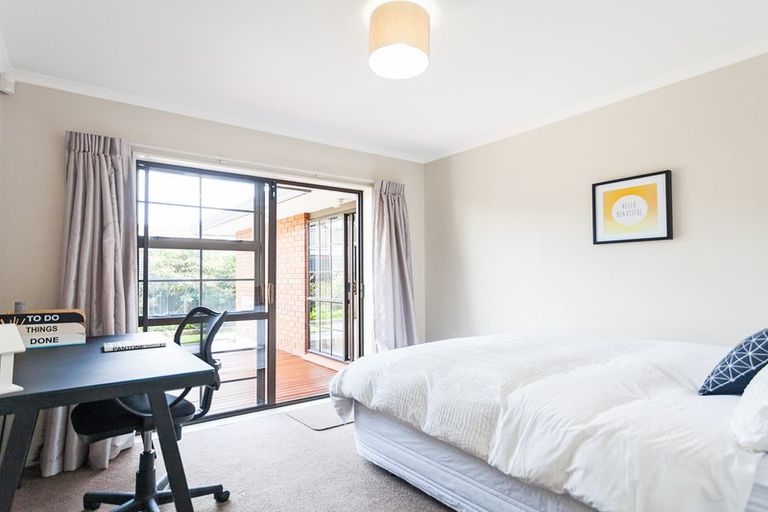 Photo of property in 6 Jensen Street, Hokowhitu, Palmerston North, 4410