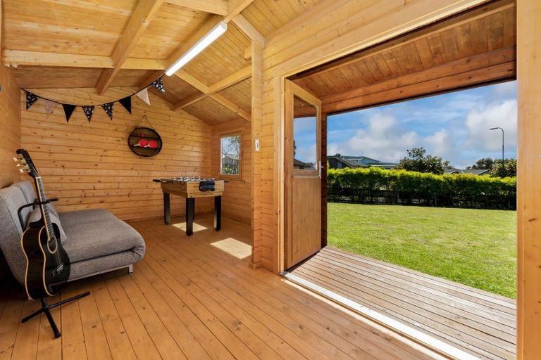 Photo of property in 1 Simpson Crescent, Raumati Beach, Paraparaumu, 5032