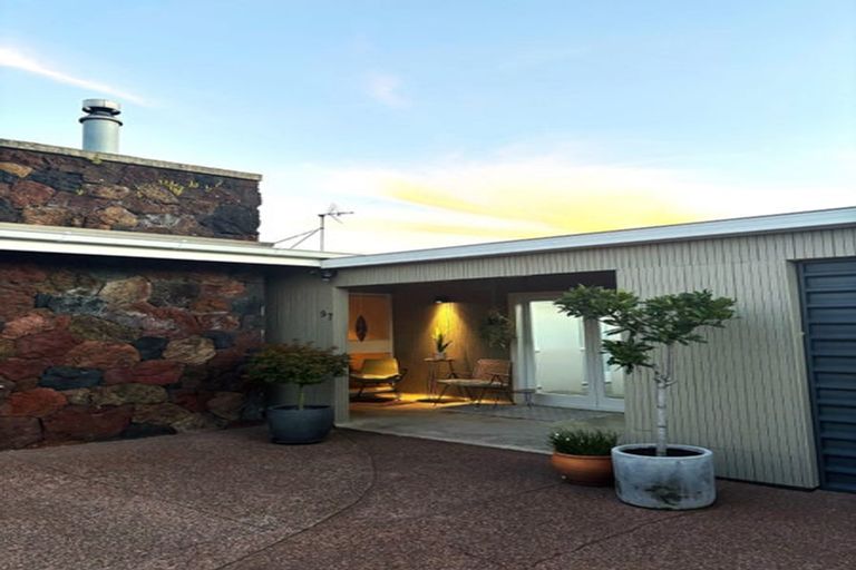 Photo of property in 97 Tiroroa Avenue, Te Atatu South, Auckland, 0610