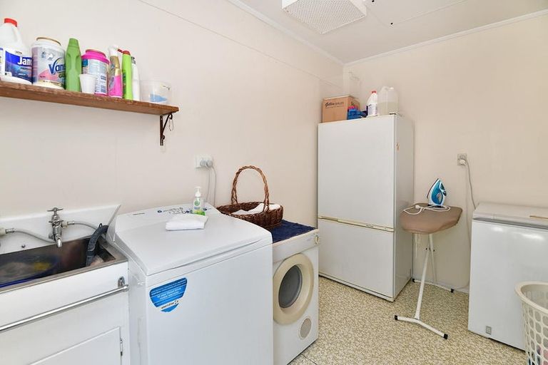 Photo of property in 1/165 Deep Creek Road, Torbay, Auckland, 0630