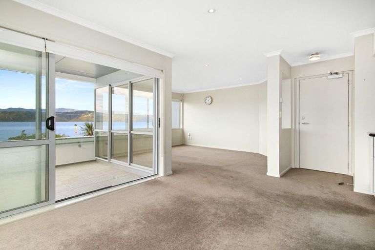 Photo of property in 2/275 Karaka Bay Road, Karaka Bays, Wellington, 6022
