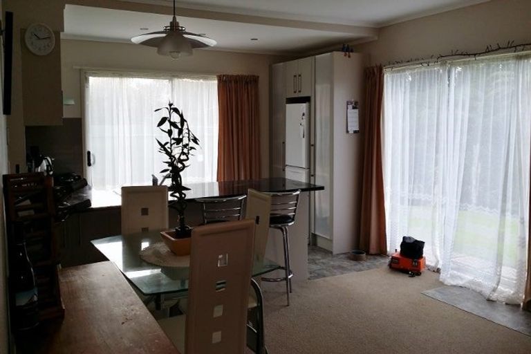 Photo of property in 13 Bridge Avenue, Te Atatu South, Auckland, 0610