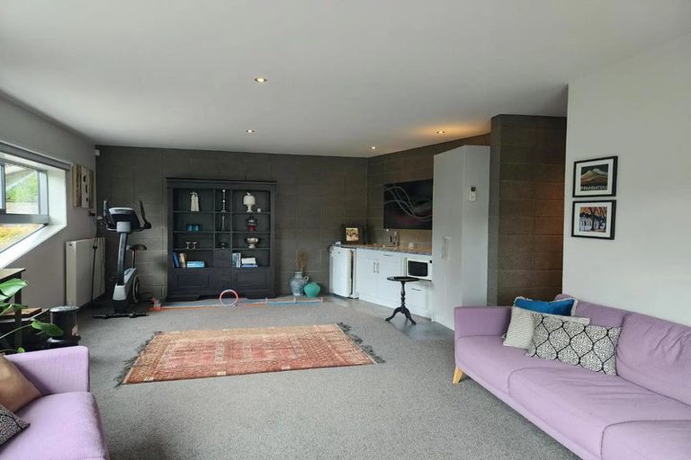 Photo of property in 46 Victoria Road, New Plymouth, 4310