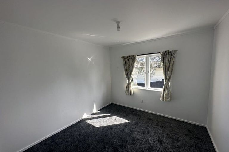 Photo of property in 13 Hellyers Street, Birkdale, Auckland, 0626