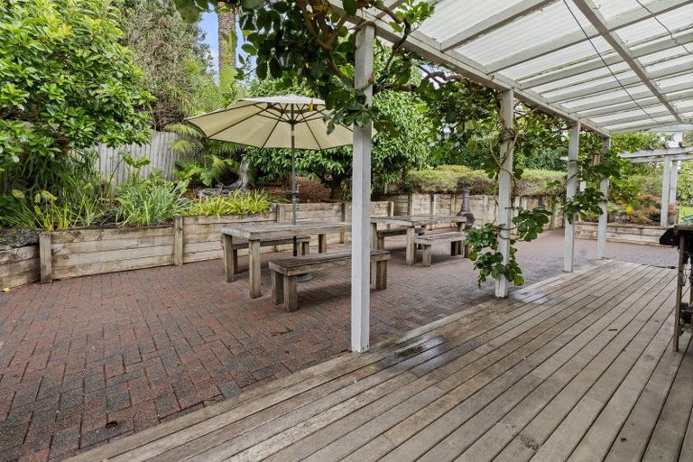 Photo of property in 31 Robbies Road, Shelly Park, Auckland, 2014