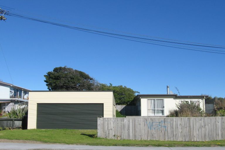 Photo of property in 35 Koromiko Street, Otaki Beach, Otaki, 5512