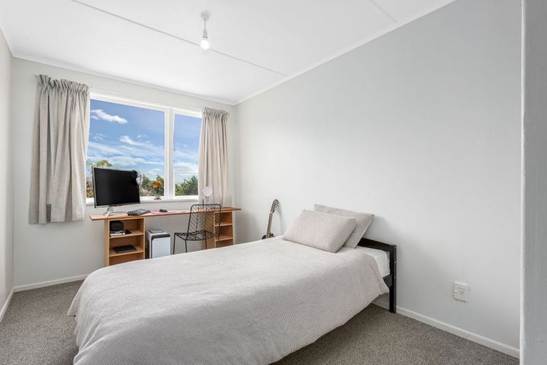 Photo of property in 16 Sasanof View, Ascot Park, Porirua, 5024