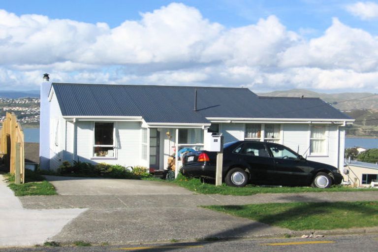 Photo of property in 22 Hiwi Crescent, Titahi Bay, Porirua, 5022