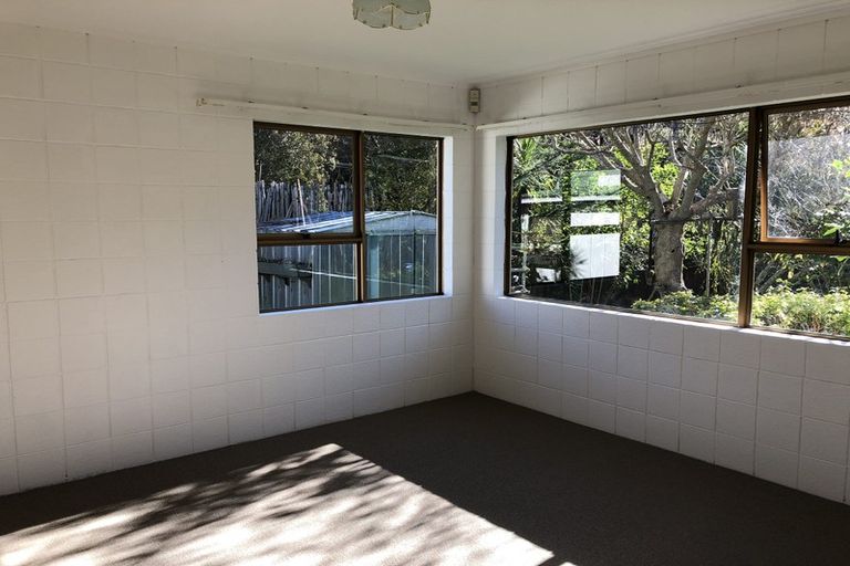 Photo of property in 2/29 Awaruku Road, Torbay, Auckland, 0630