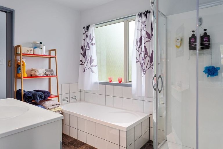 Photo of property in 16 Dudley Road, Lyttelton, 8082