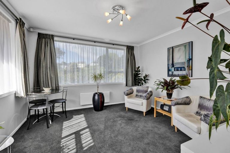 Photo of property in 42 Seaview Road, Marfell, New Plymouth, 4310