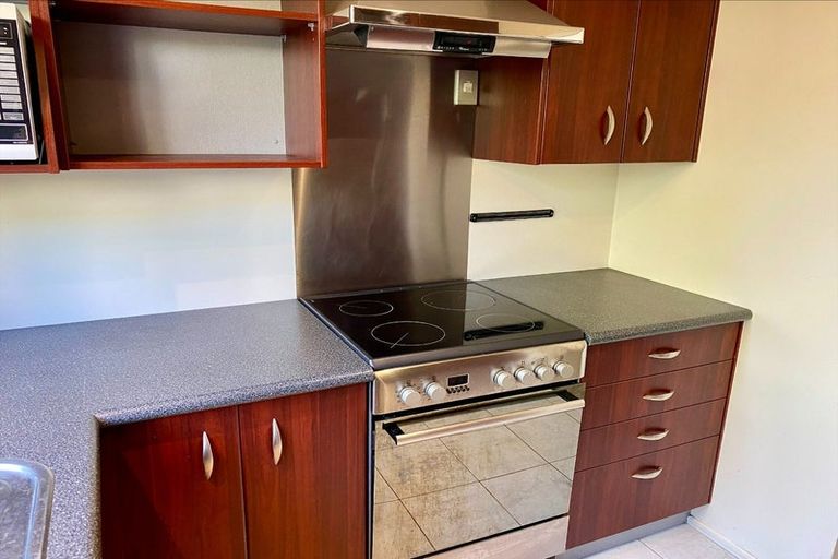 Photo of property in 3b Pukatea Street, Eastbourne, Lower Hutt, 5013