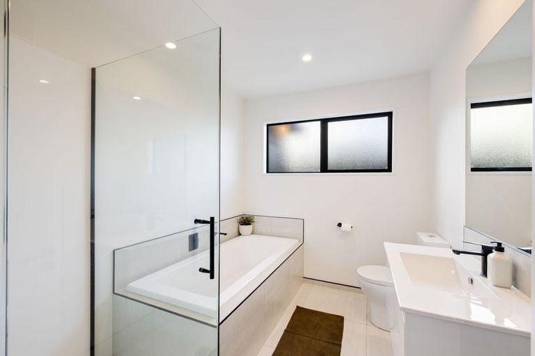 Photo of property in 32 Mckerrow Street, Marshland, Christchurch, 8083