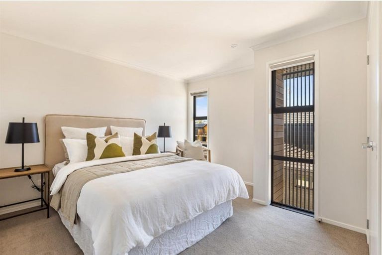 Photo of property in 2 Kumerahou Street, Kumeu, 0810