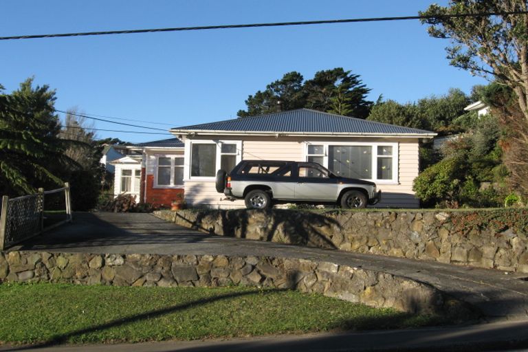 Photo of property in 19 Lyndfield Lane, Newlands, Wellington, 6037