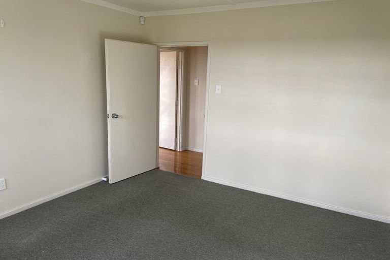 Photo of property in 17 Blacklock Avenue, Henderson, Auckland, 0612