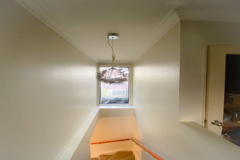 Photo of property in 27 Taupo Street, Green Bay, Auckland, 0604