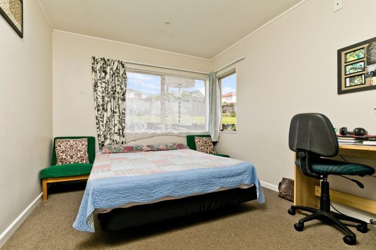 Photo of property in 6 San Pedro Place, Henderson, Auckland, 0612