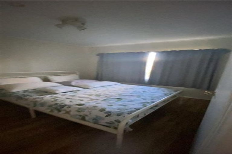 Photo of property in 1040 East Coast Road, Fairview Heights, Auckland, 0630