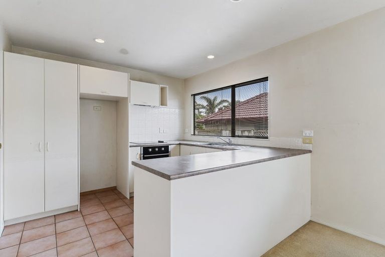 Photo of property in 1/40 Esther Place, Red Beach, 0932