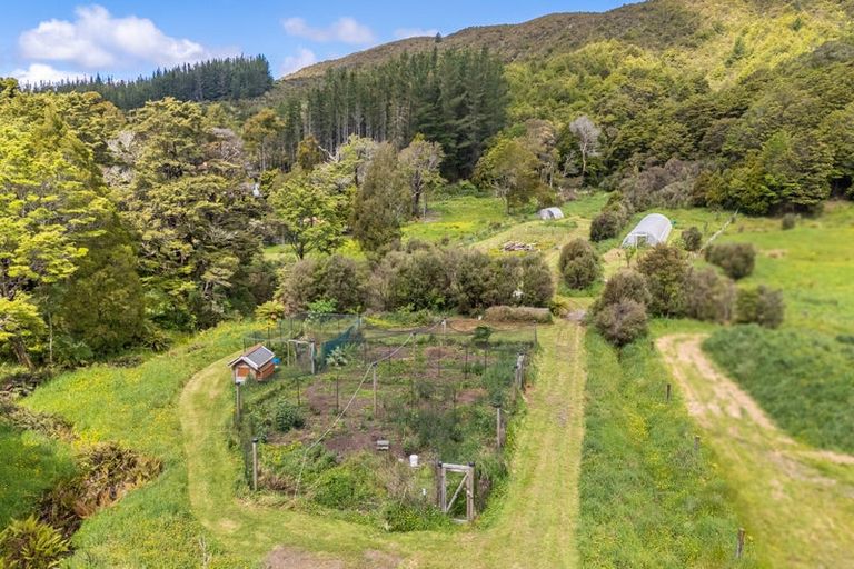 Photo of property in 423 Katherine Mansfield Drive, Blue Mountains, Upper Hutt, 5371