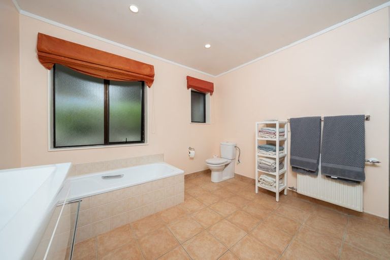 Photo of property in 35 Chilton Drive, Paraparaumu, 5032