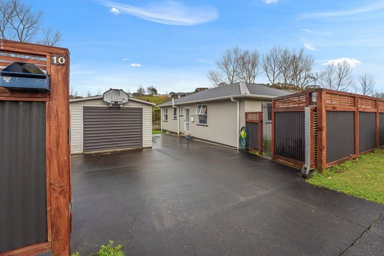 Photo of property in 10 Heaphy Street, Westown, New Plymouth, 4310