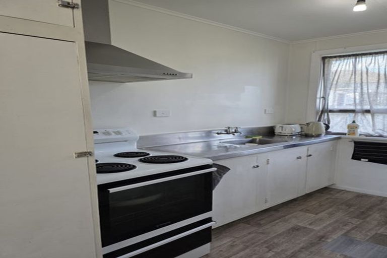 Photo of property in 6a Matahourua Crescent, Cannons Creek, Porirua, 5024