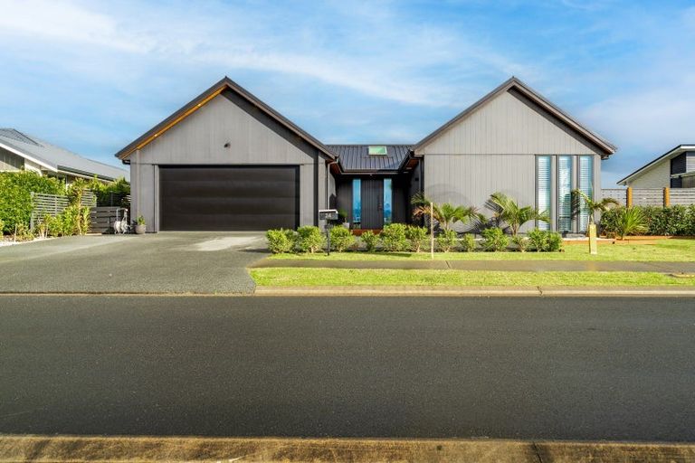 Photo of property in 24 Maturiki Drive, One Tree Point, 0118
