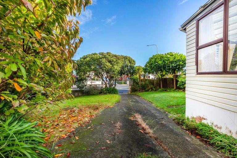 Photo of property in 12 Mana Esplanade, Paremata, Porirua, 5026