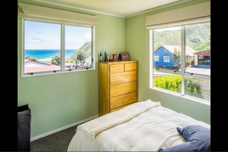 Photo of property in 30 Frobisher Street, Island Bay, Wellington, 6023