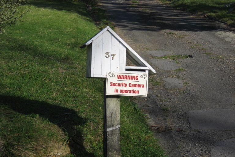 Photo of property in 37 Gardiner Grove, Wainuiomata, Lower Hutt, 5014