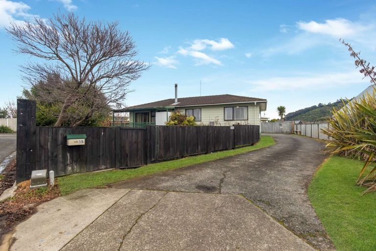 Photo of property in 15 Matthew Place, Kawaha Point, Rotorua, 3010