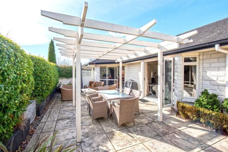 Photo of property in 2 Redhaven Place, Bethlehem, Tauranga, 3110