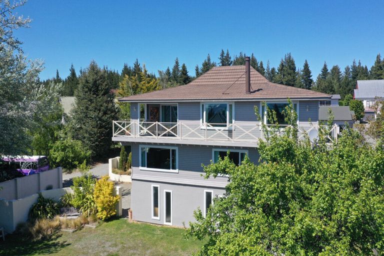 Photo of property in 35 Murray Place, Lake Tekapo, 7999