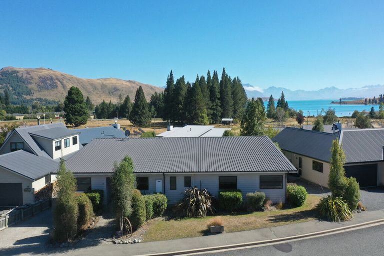 Photo of property in 25 Hamilton Drive, Lake Tekapo, 7999