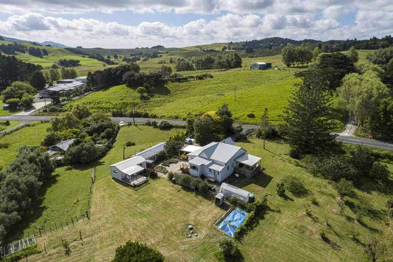 Photo of property in 46 Whakapirau Road, Maungaturoto, 0583
