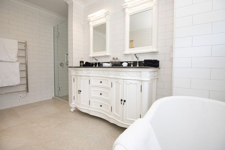 Photo of property in 14 Rutland Place, Taradale, Napier, 4112