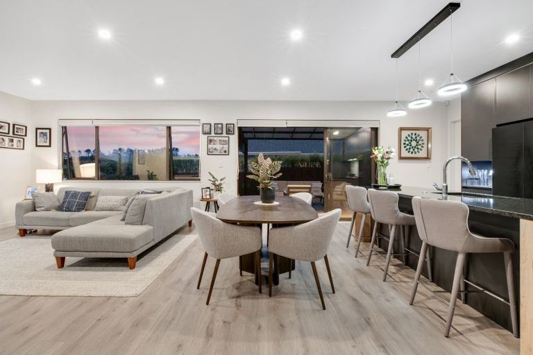Photo of property in 22 Takurua Terrace, Orewa, 0931
