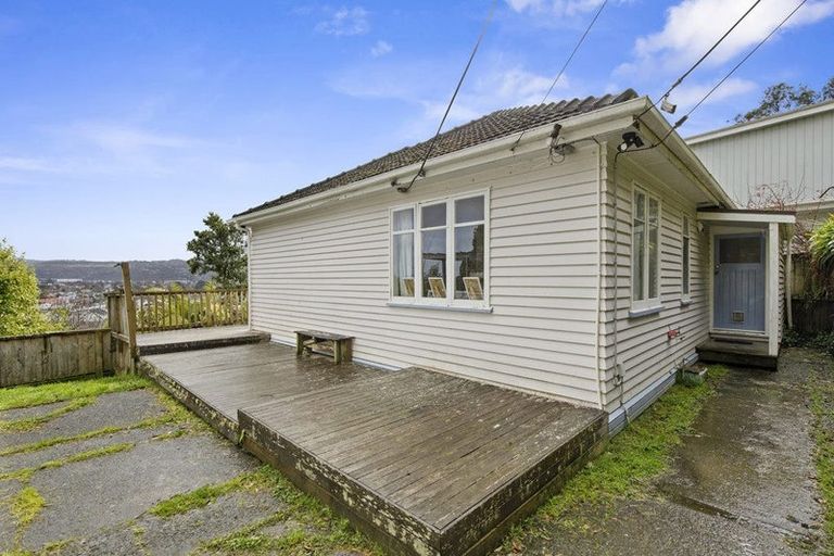 Photo of property in 33 Woodvale Grove, Fairfield, Lower Hutt, 5011