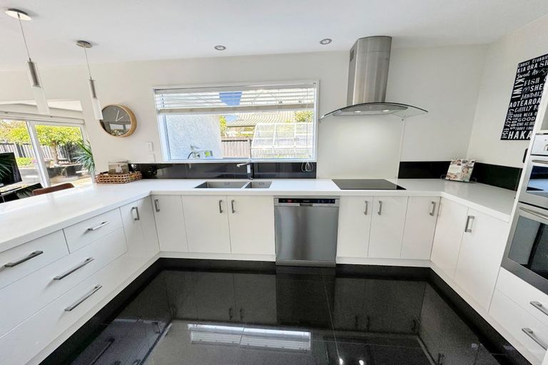 Photo of property in 70 Lake Terrace Road, Burwood, Christchurch, 8061