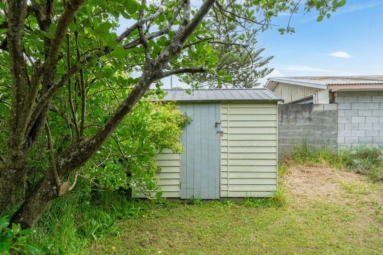 Photo of property in 21 Shortt Street, Foxton Beach, Foxton, 4815